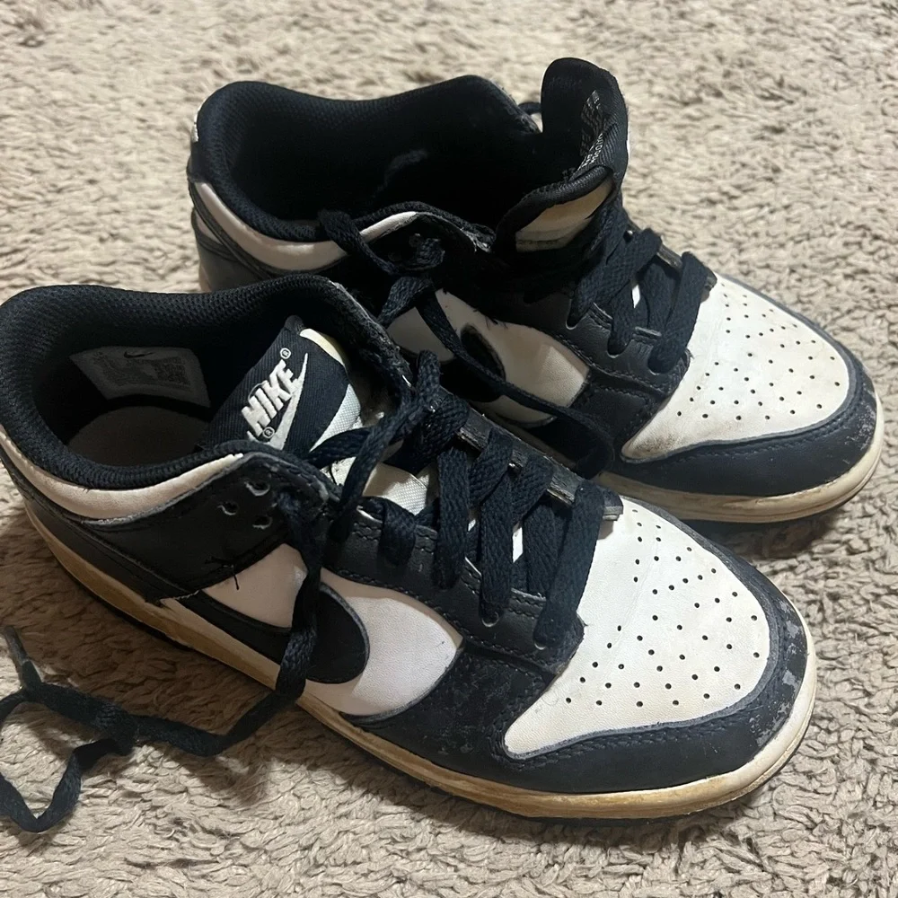 Nike Panda Dunks - Picture 2 of 6